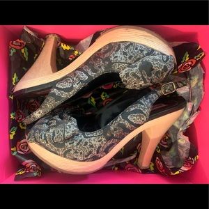 Betsy Johnson sling back heel sandals